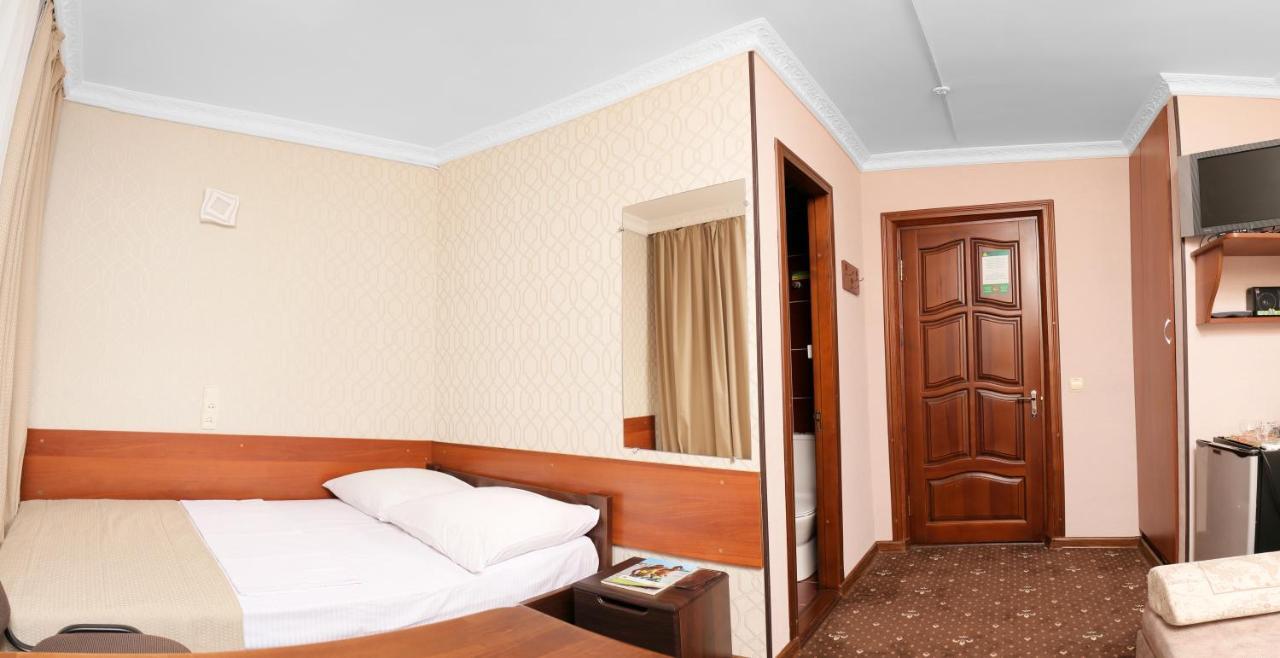 Green City Hotel Nikolayev Ngoại thất bức ảnh
